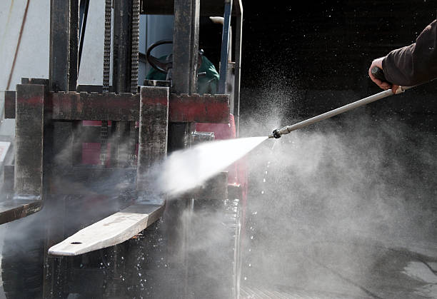 Why Choose Our Certified Pressure Washing Experts for Your Project Needs in Rolla, MO?